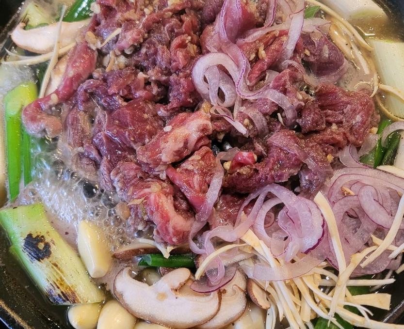 팔팔 끓고 있는 생방송투데이 수도권 최고의 소불고기