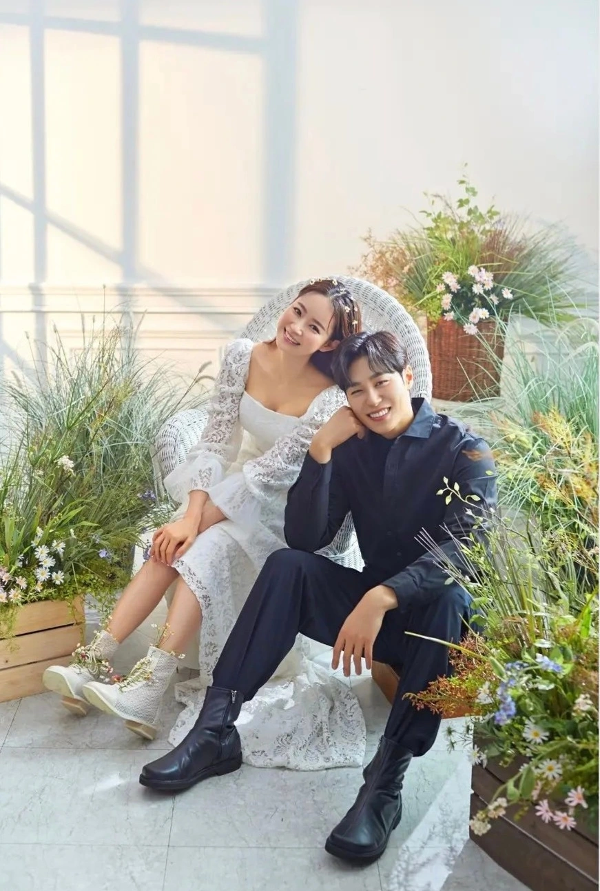 밝고-유쾌한-분위기의-스튜디오-좋은날-웨딩사진