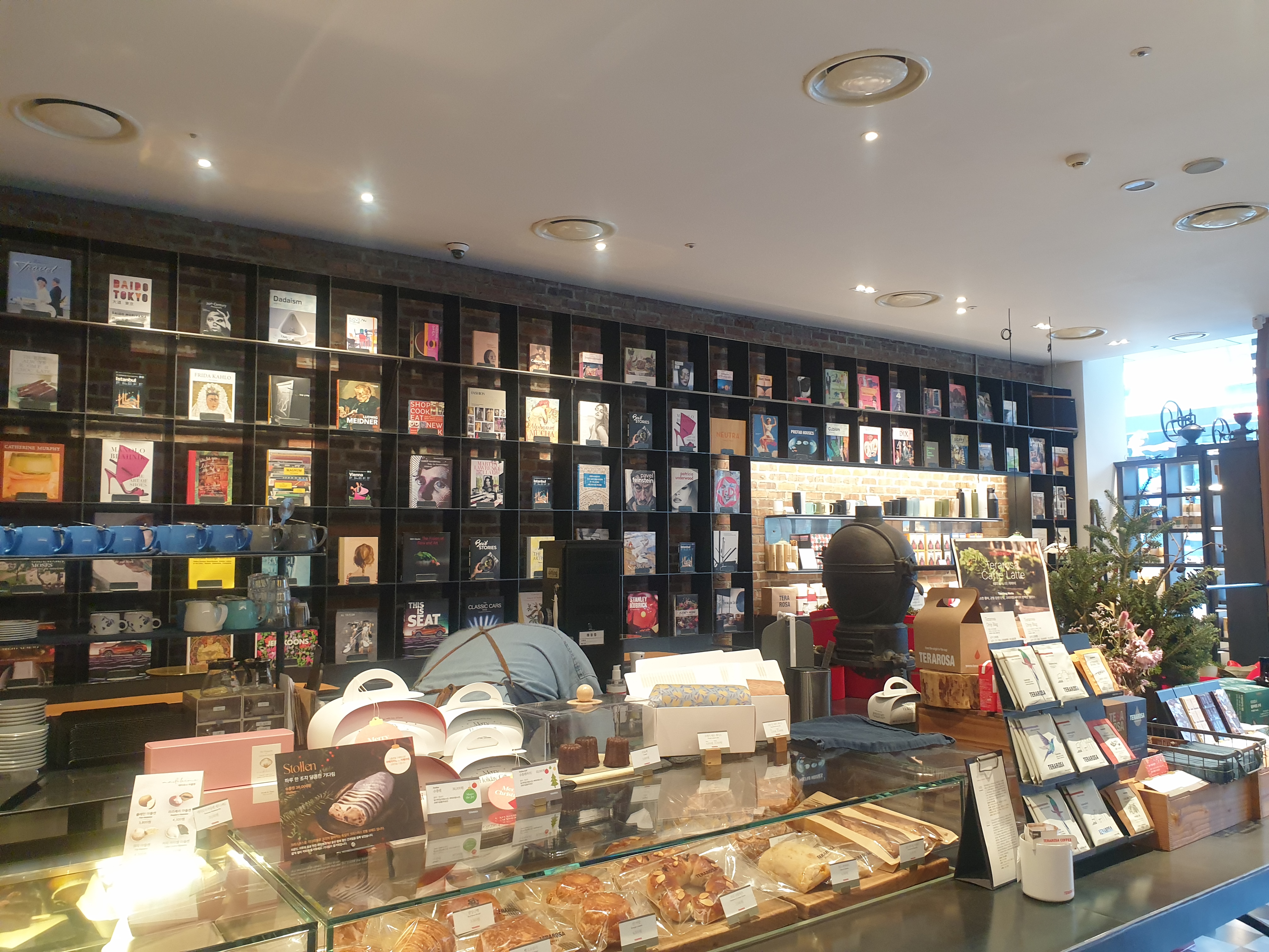 테라로사 광화문점 내부