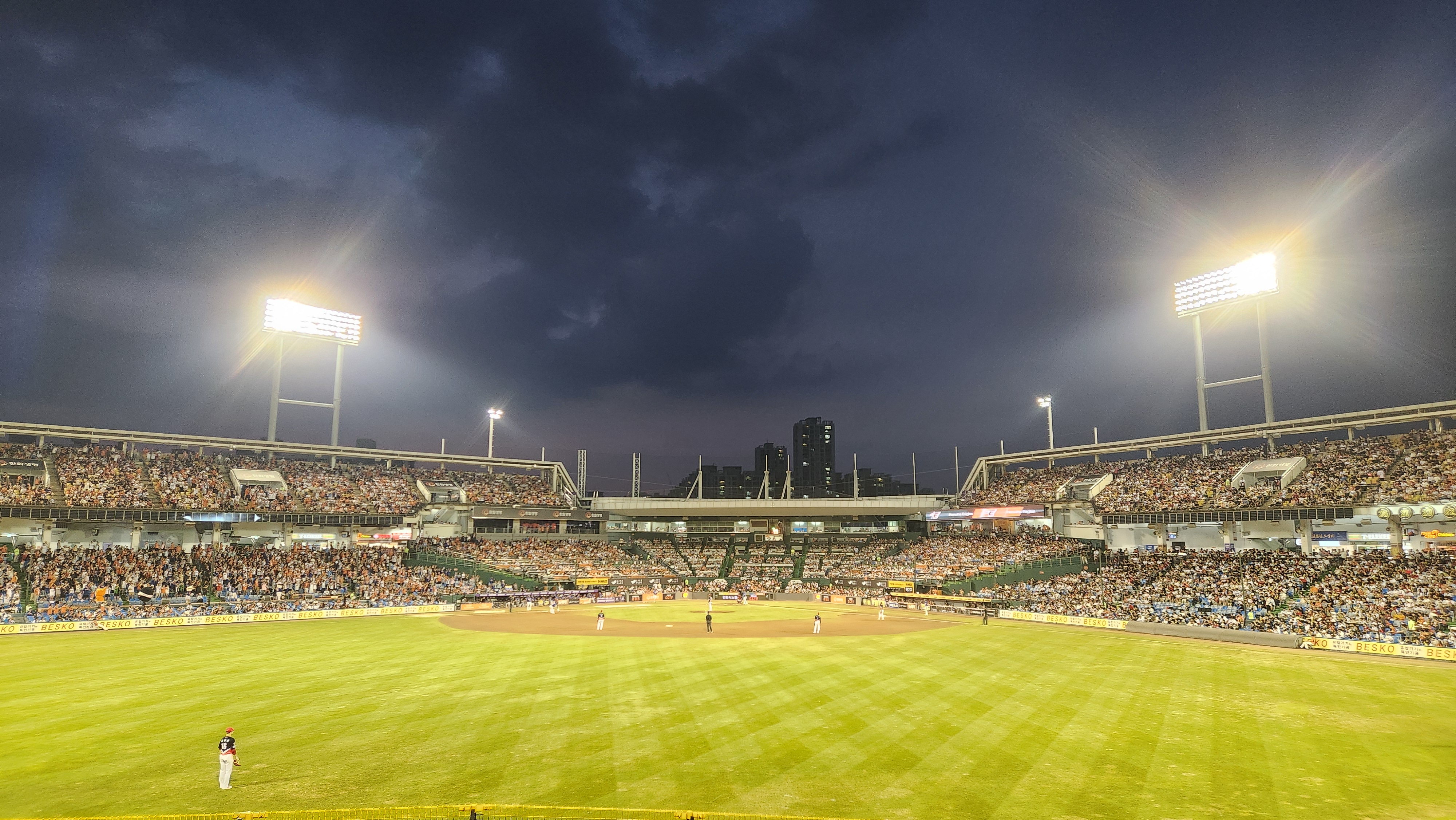 한여름 밤의 한화 이글스 파크