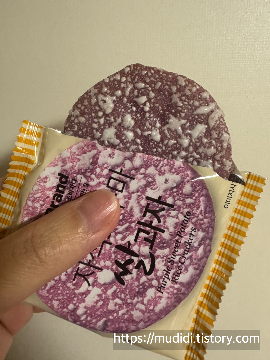 노브랜드 자색고구마 쌀과자 솔직 후기, 색만 다른 줄 알았다면