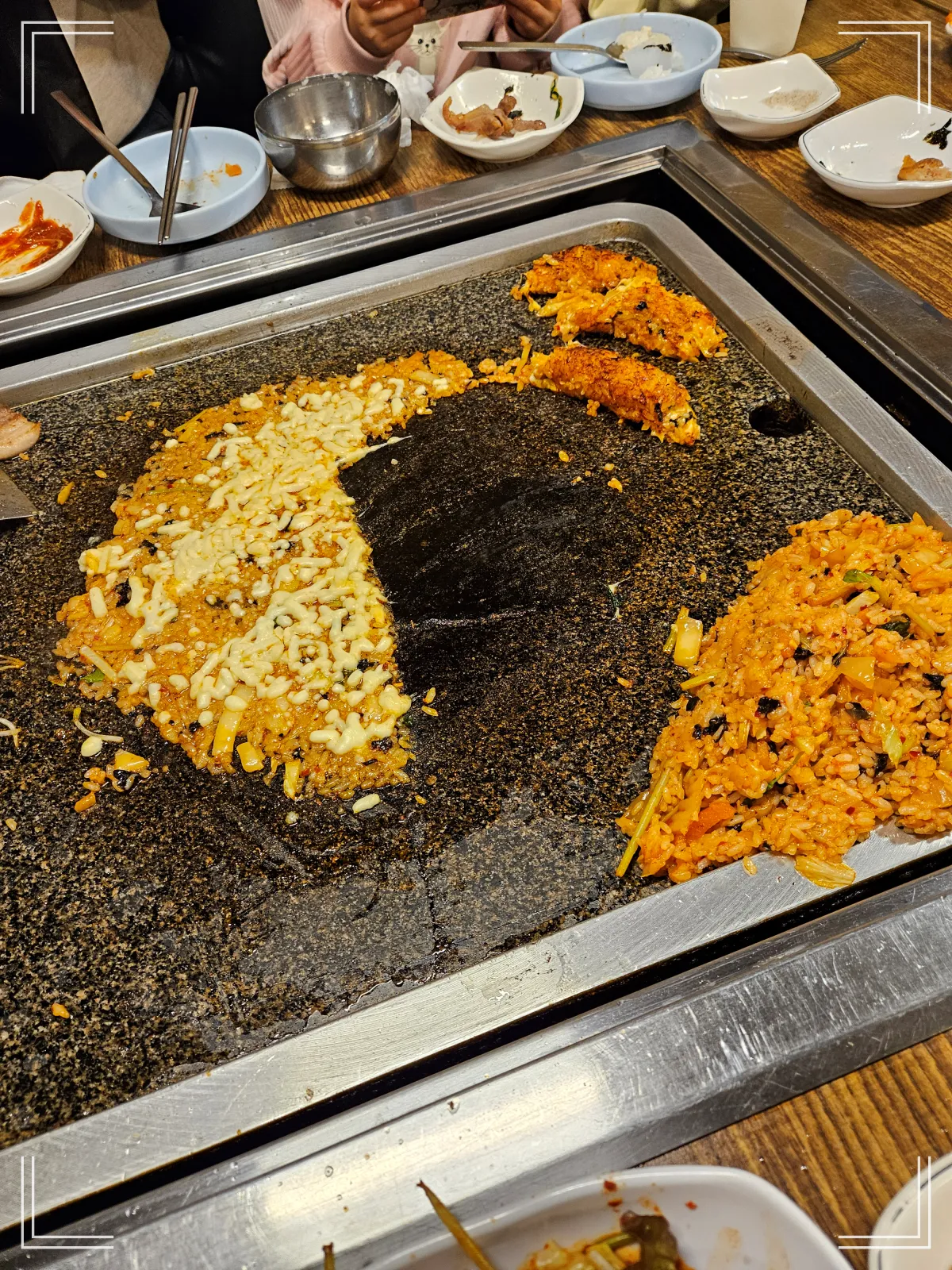치즈가녹으면-돌돌말아서-누룽지볶음밥