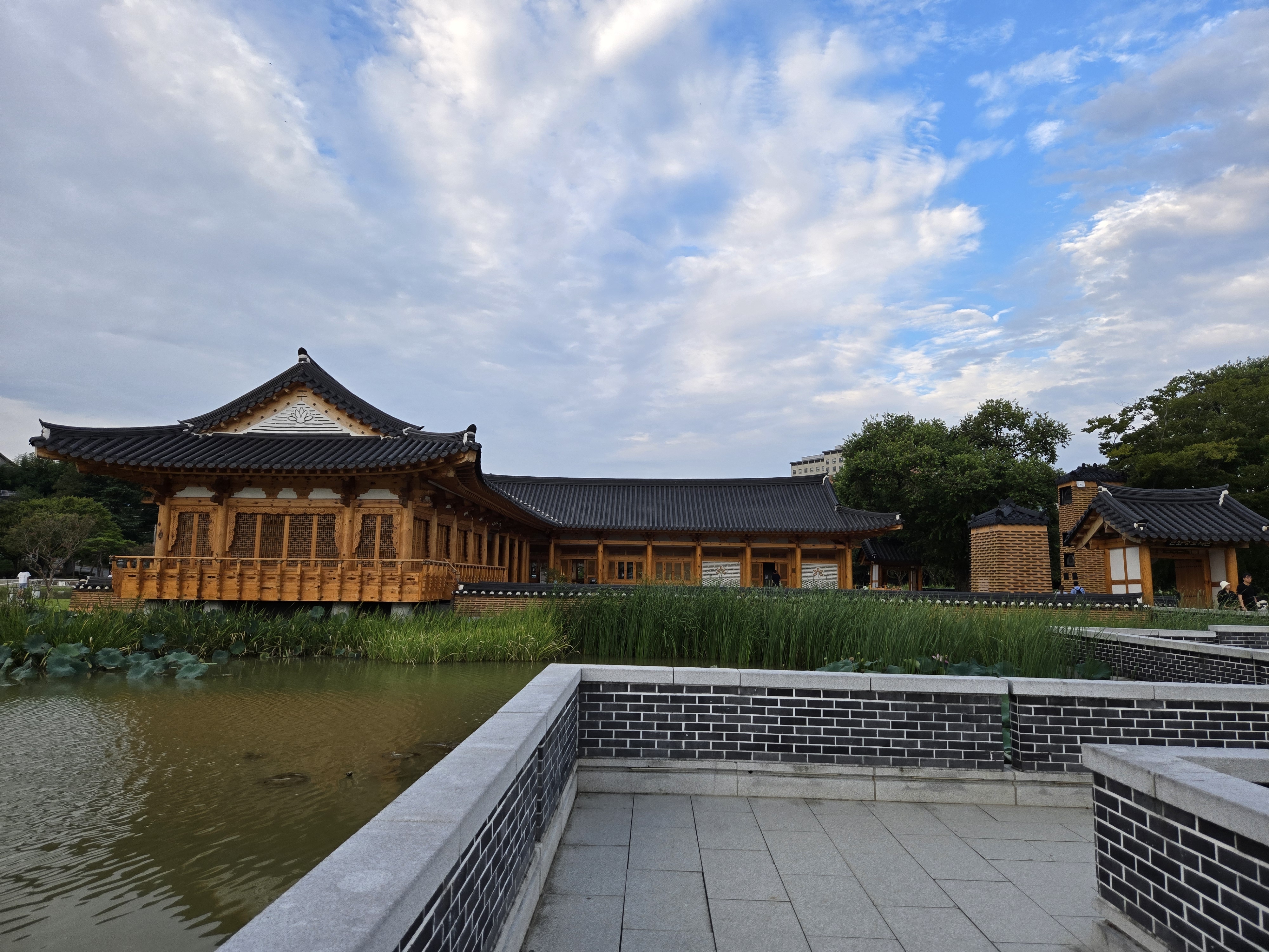 전주 덕진공원 연화정 도서관