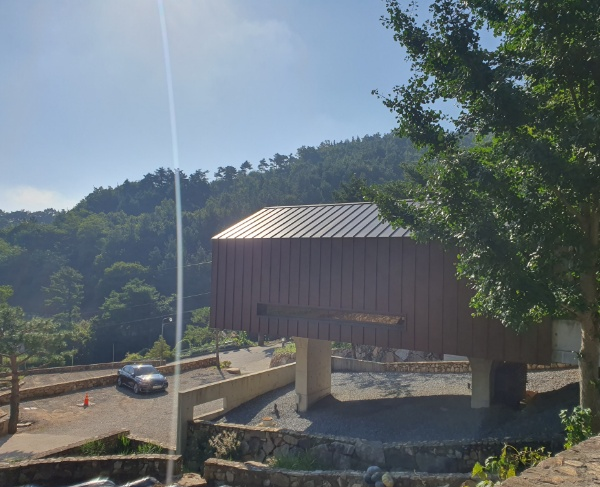 수선사 주차장 옆 화장실