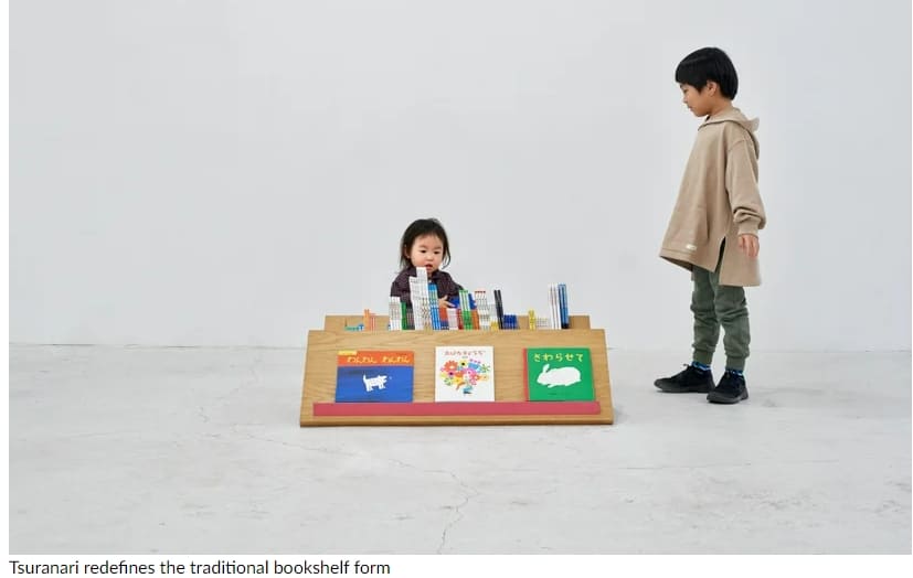 아이들이 손쉽게 책을 가져갈 수 있는 이동식 책꽂이 Mobile bookshelf with mountain-shaped fixtures invites children to explore independently