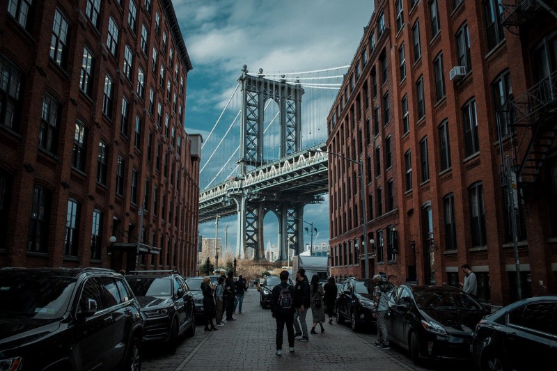Menujual Jembatan Brooklyn