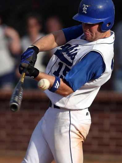 파울볼 치는 타자