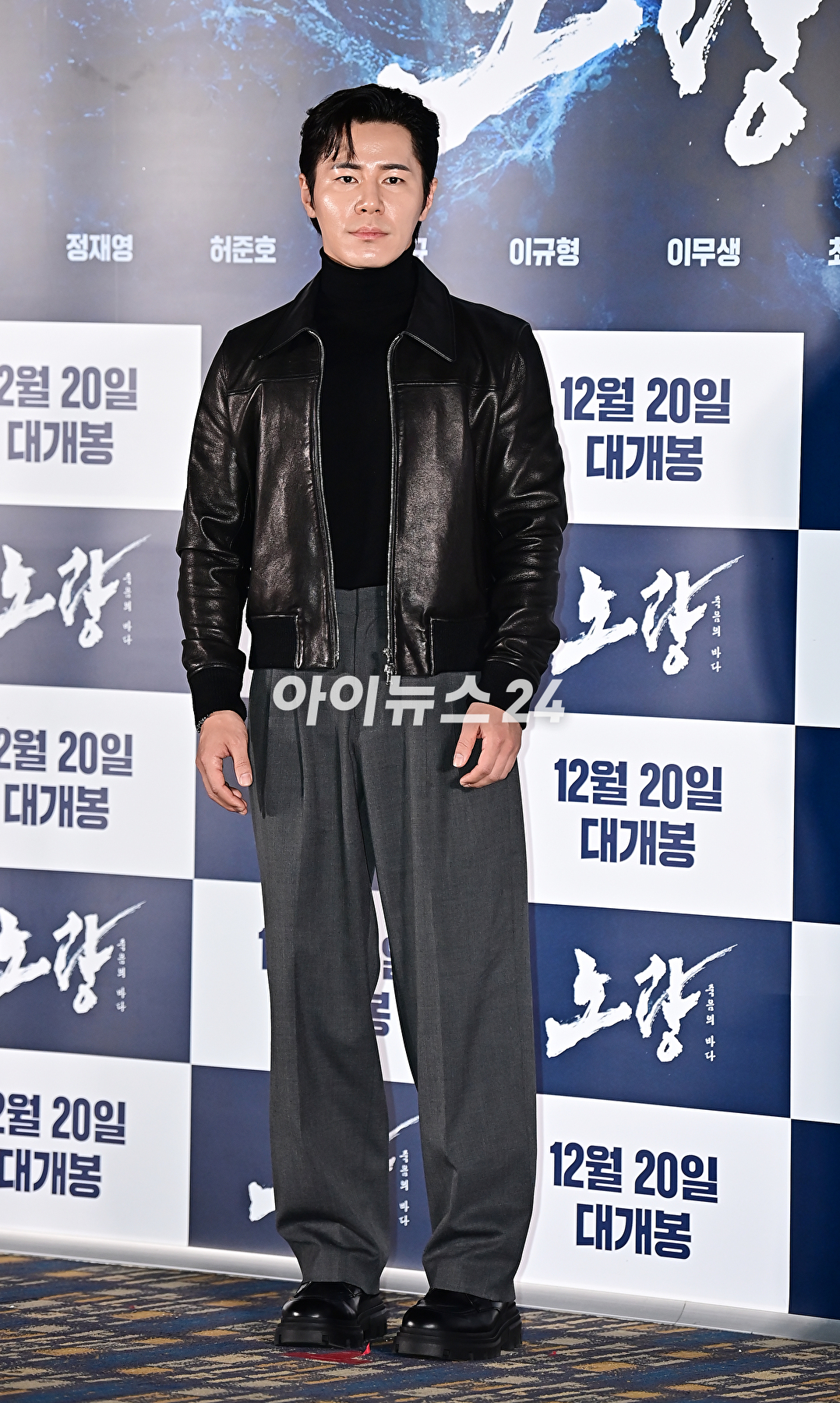 배우 이규형이 12일 오후 서울 송파구 롯데시네마 월드타워에서 열린 영화 '노량: 죽음의 바다'(감독 김한민) 언론시사회에서 포토타임을 갖고 있다.'노량: 죽음의 바다'는 임진왜란 발발 후 7년, 조선에서 퇴각하려는 왜군을 완벽하게 섬멸하기 위한 이순신 장군의 최후의 전투를 그린 전쟁 액션 대작이다. 오는 20일 개봉. [사진=곽영래 기자]