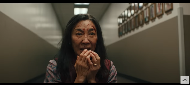 얼굴에피가튀어있는양자경