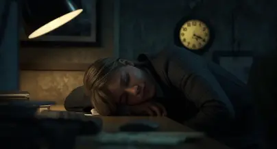 피곤해서-책상에-엎드린-직장인