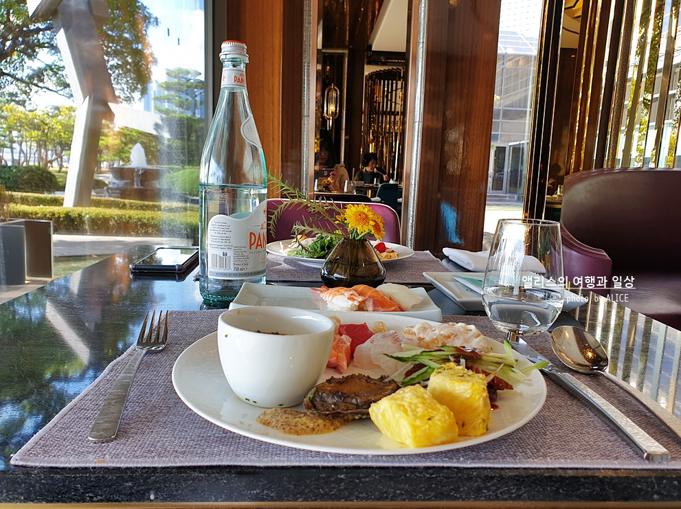 약 22% 할인 1월 한달 특가 부산 파라다이스호텔 온 더 플레이트 뷔페