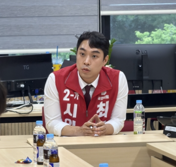 최영중시의원은 충청북도 청주시의회 제9대 의원으로 활동해 왔습니다.