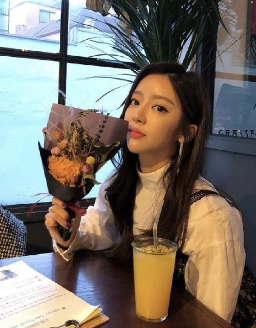 홍지윤 인스타 셀카