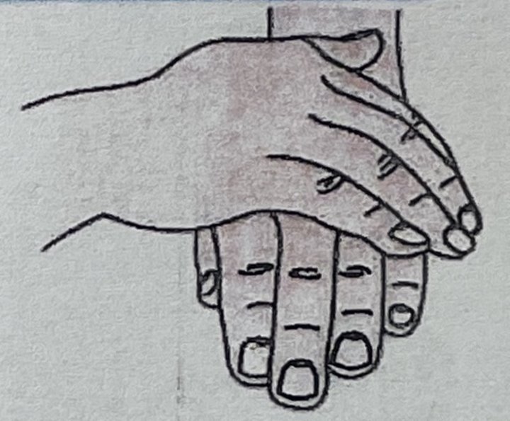 왼손-위에-오른손-포갠-양손