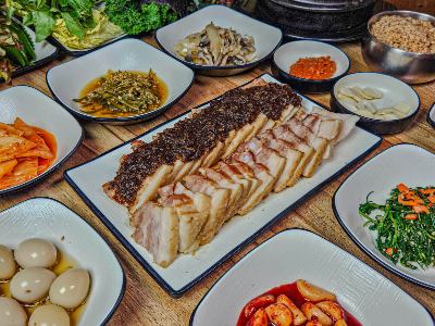 수육과 한상차림