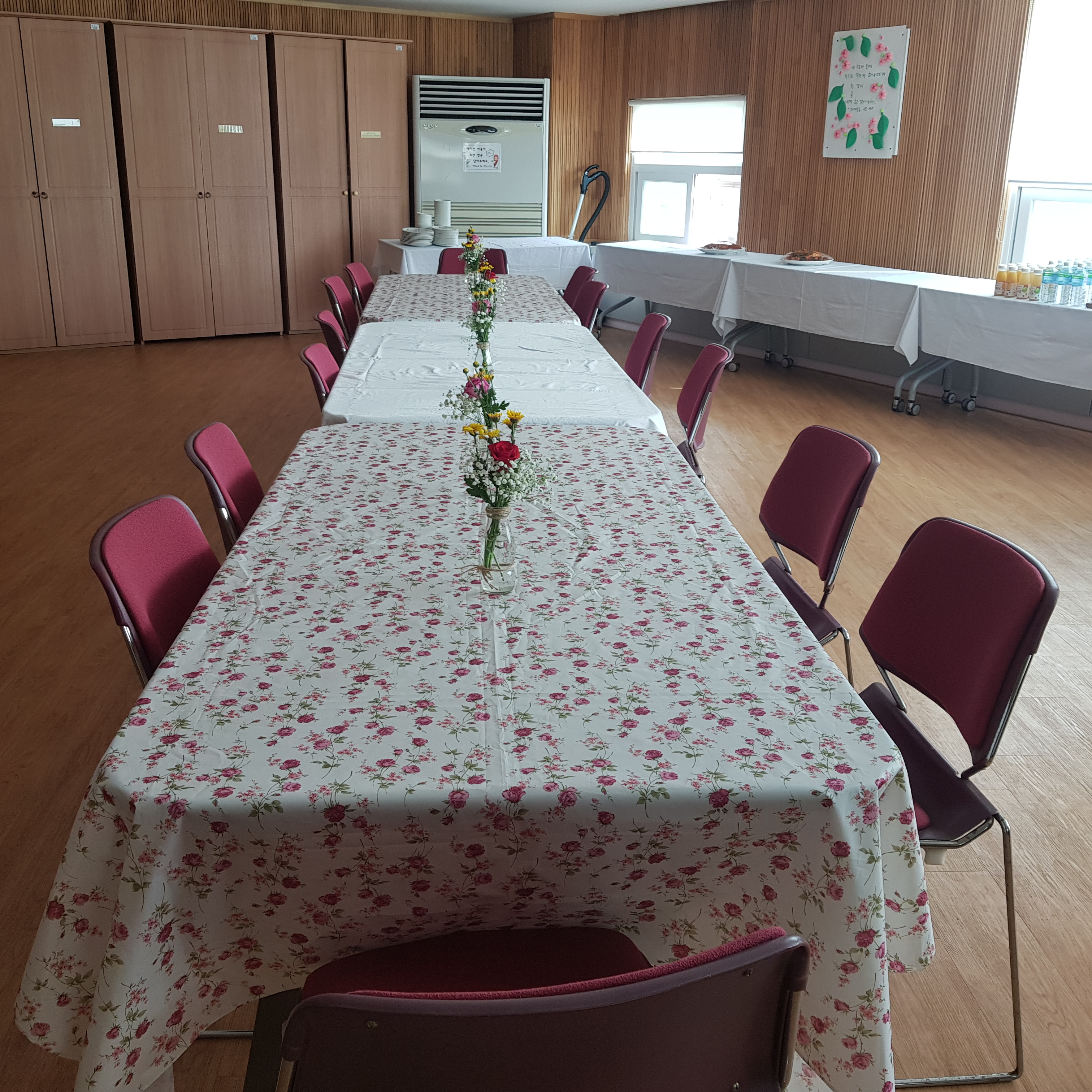 사별가족 징검다리모임을 위한 정성 가득한 추모 테이블 세팅