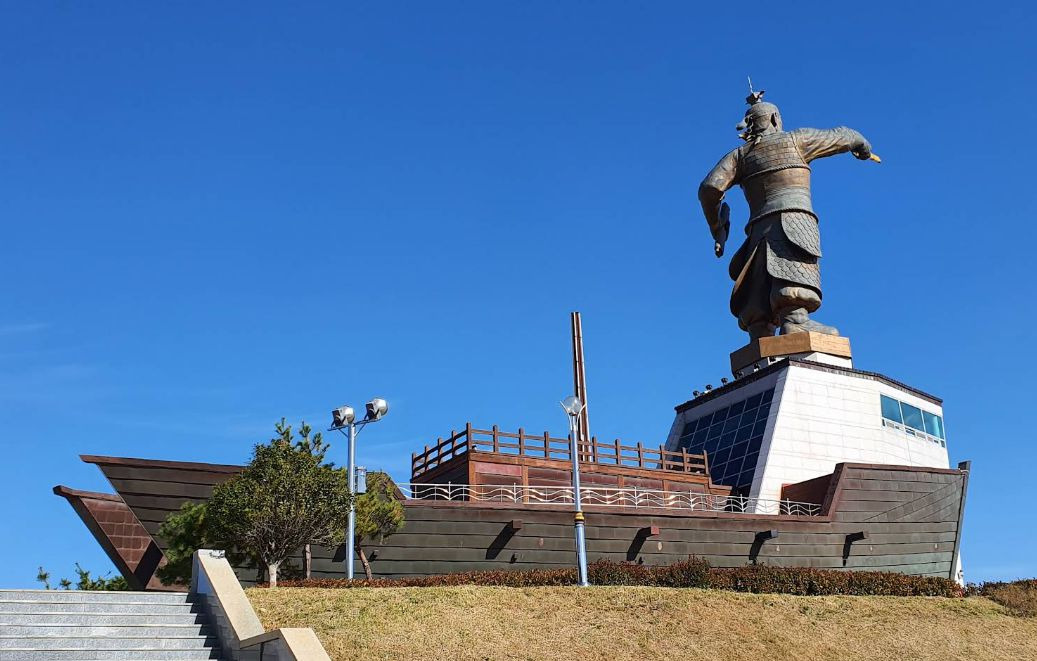 장보고동상