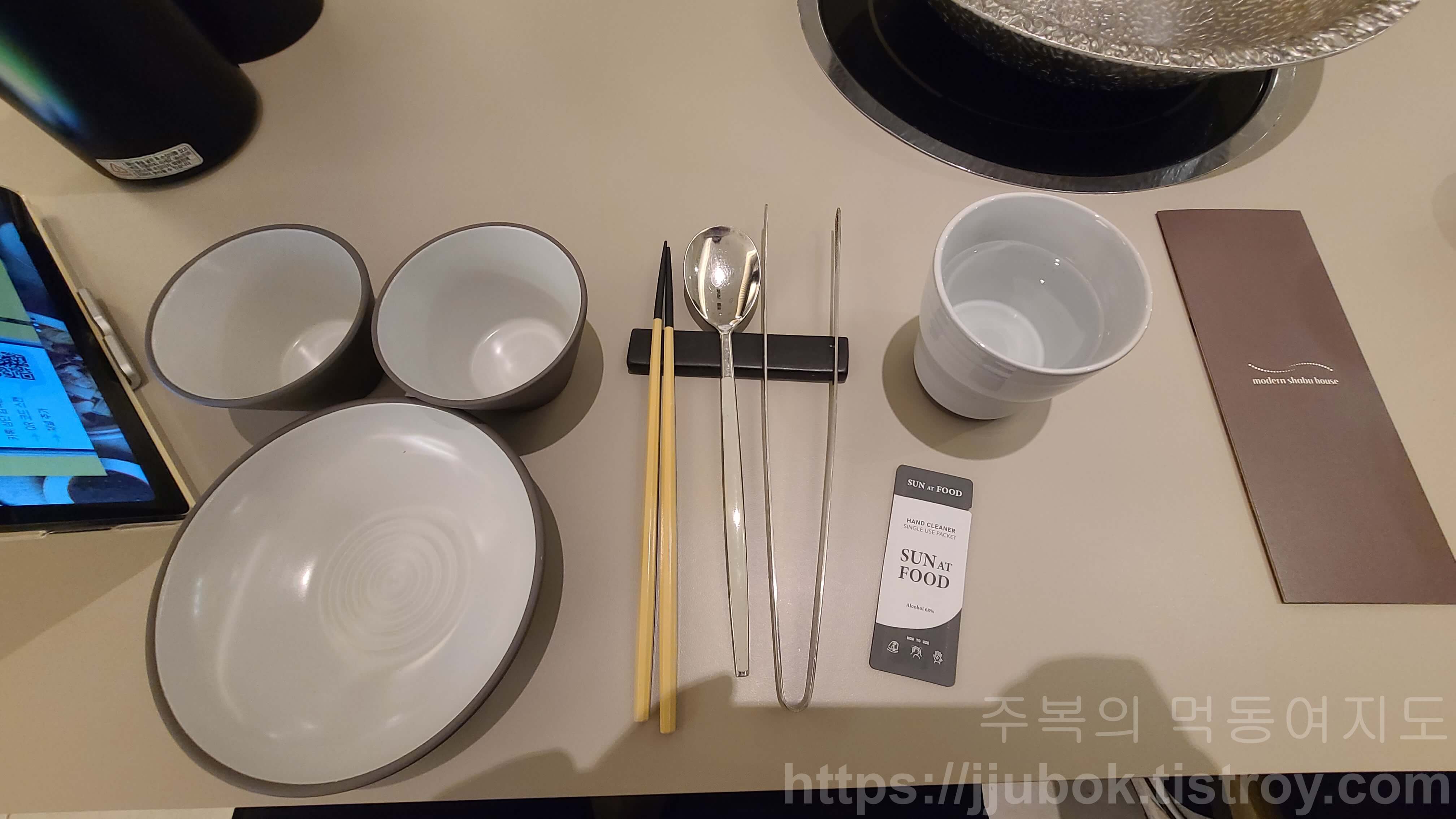 모던-샤브-하우스-센트럴시티점-자리-세팅