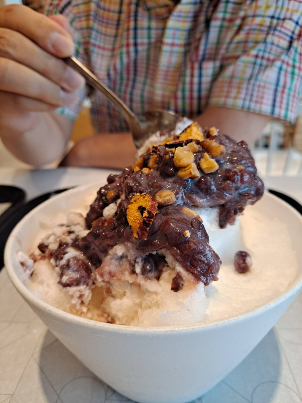 안스베이커리 빙수 섞다