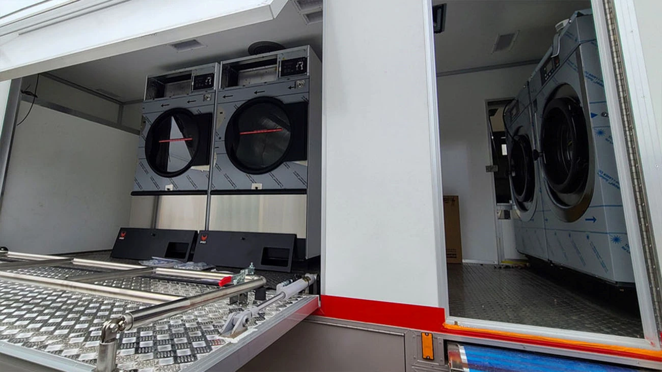 이동 빨래방 입소 세탁기 건조기 모습