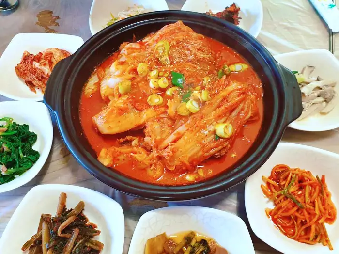 식객 허영만 백반기행 진도 초평항 솔비치 참기름 살짝 버무린 낙지 탕탕이 파 뿌리 숙회 맛집