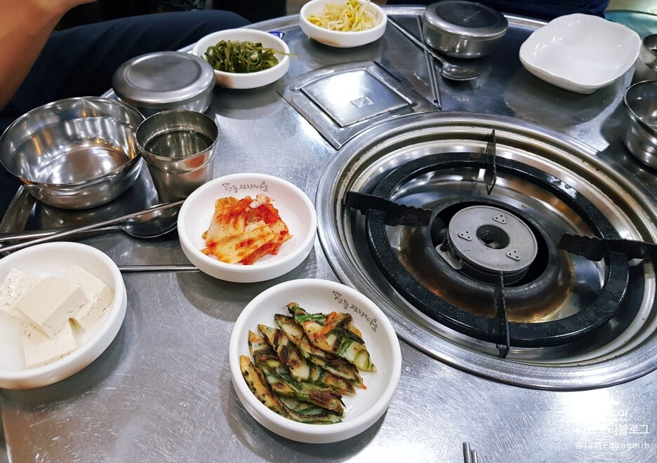 명동찌개마을 상차림