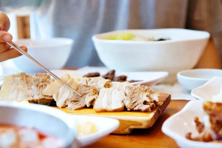 1박2일 오분자기 뚝배기 전복뚝배기 돔베고기 제주공항 근처 맛있는 식당 제주 토속음식 맛집 소개