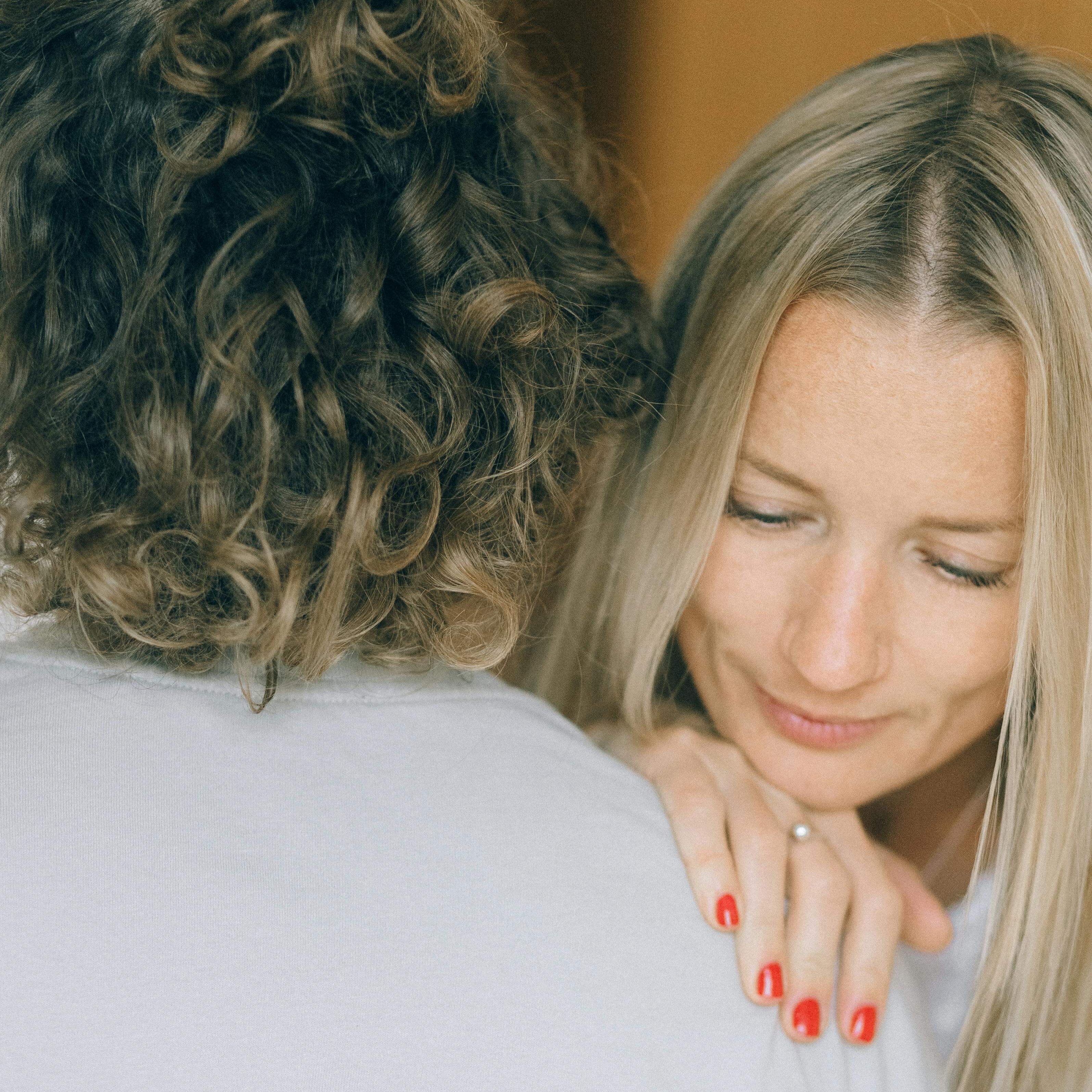 자궁에 혹이 생겼다고요? 갱년기 여성에게 흔한 자궁근종&middot;자궁선근증의 이유
