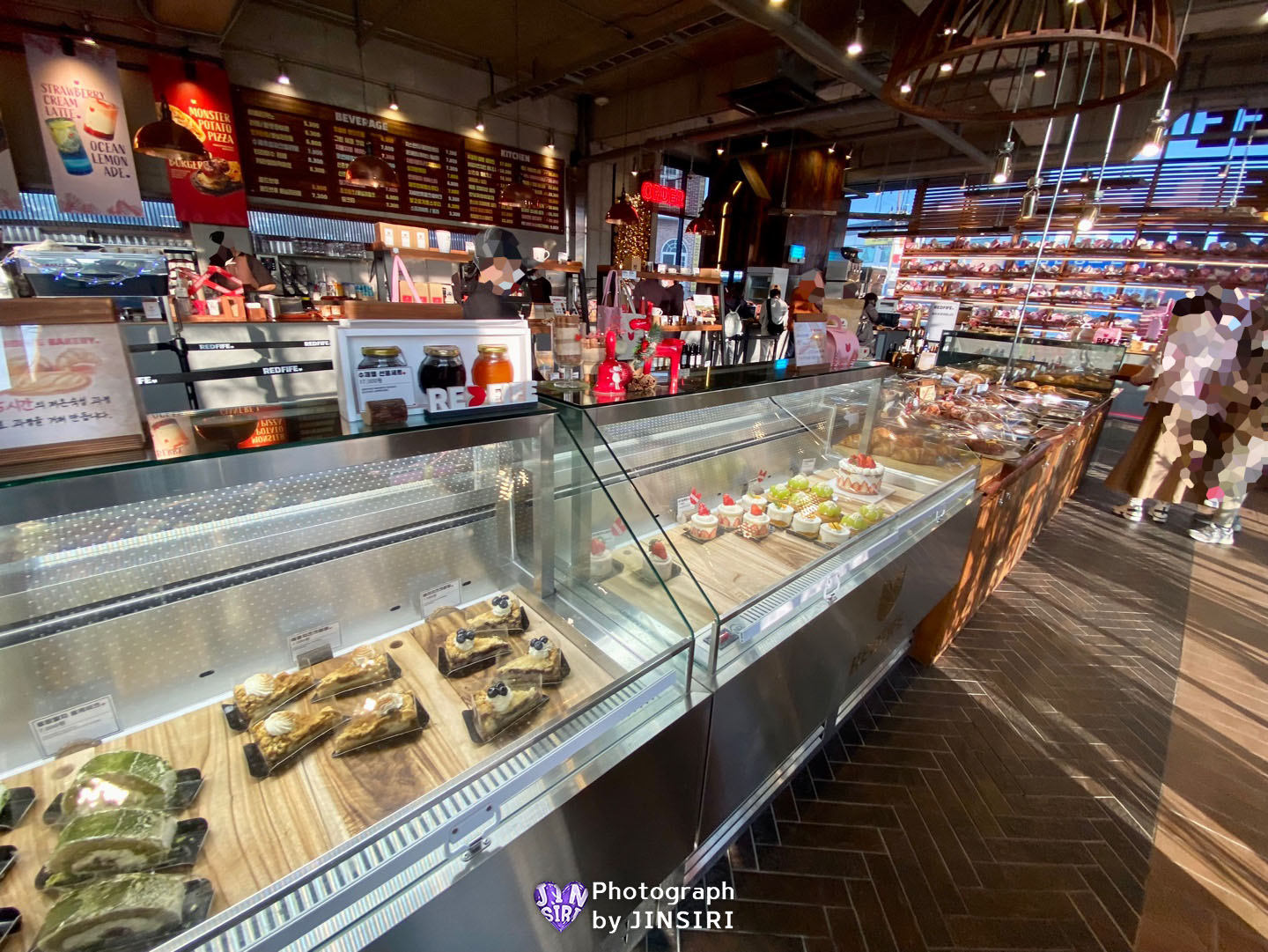 ๋ ๋ํ์ดํ ๋กค์ผ์ดํฌ