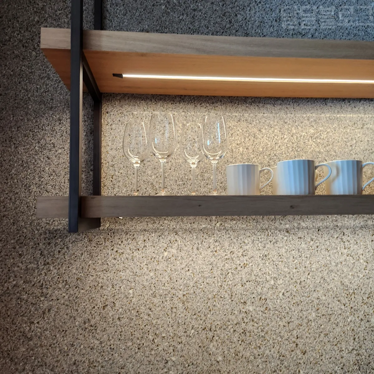 정선-파크로쉬-객실-와인잔