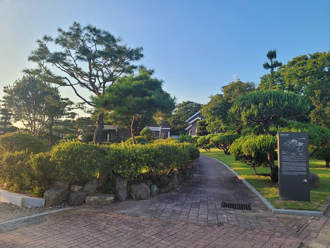 세종 부강성당 정원