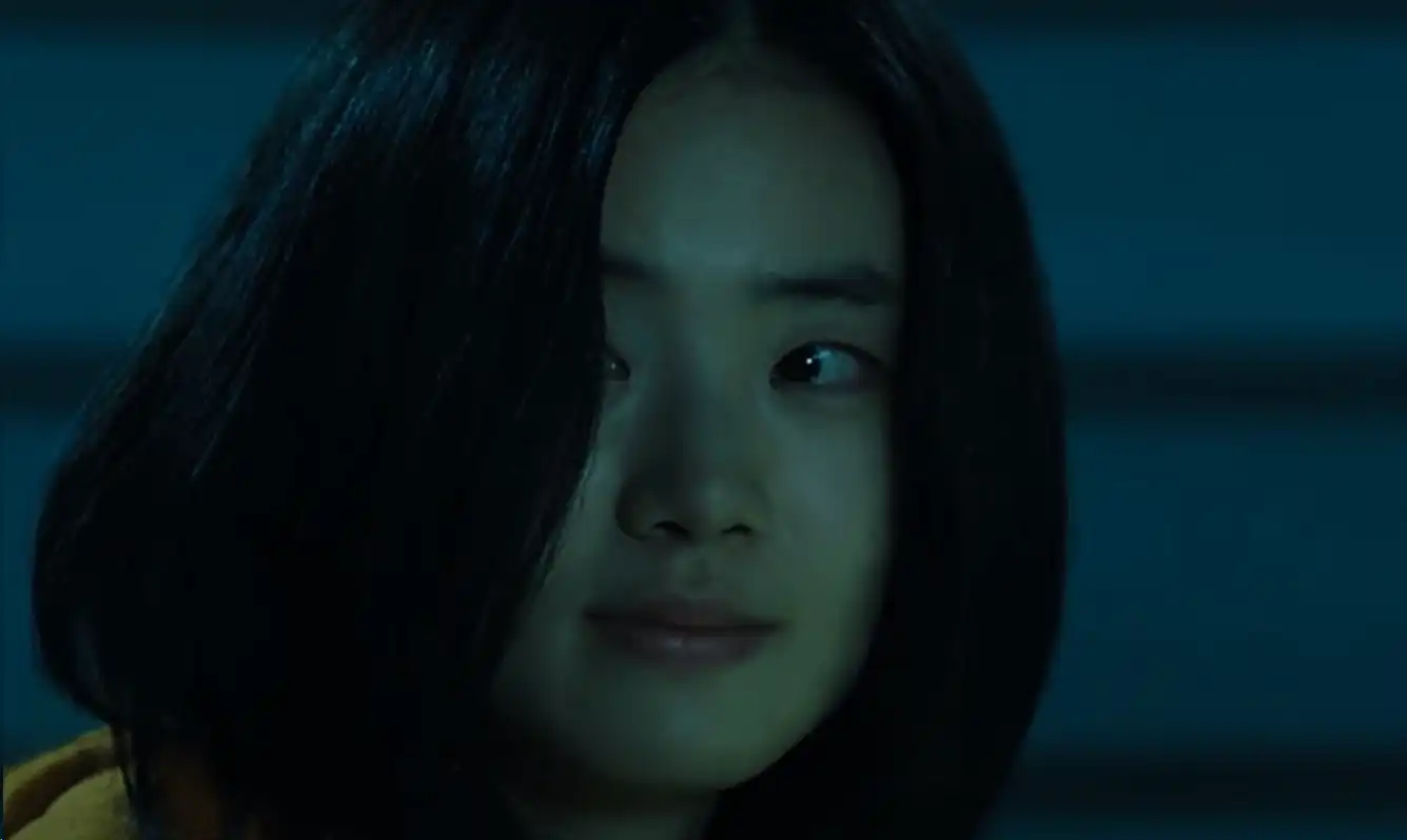 영화 파과 출연진 신시아 – 손톱 역