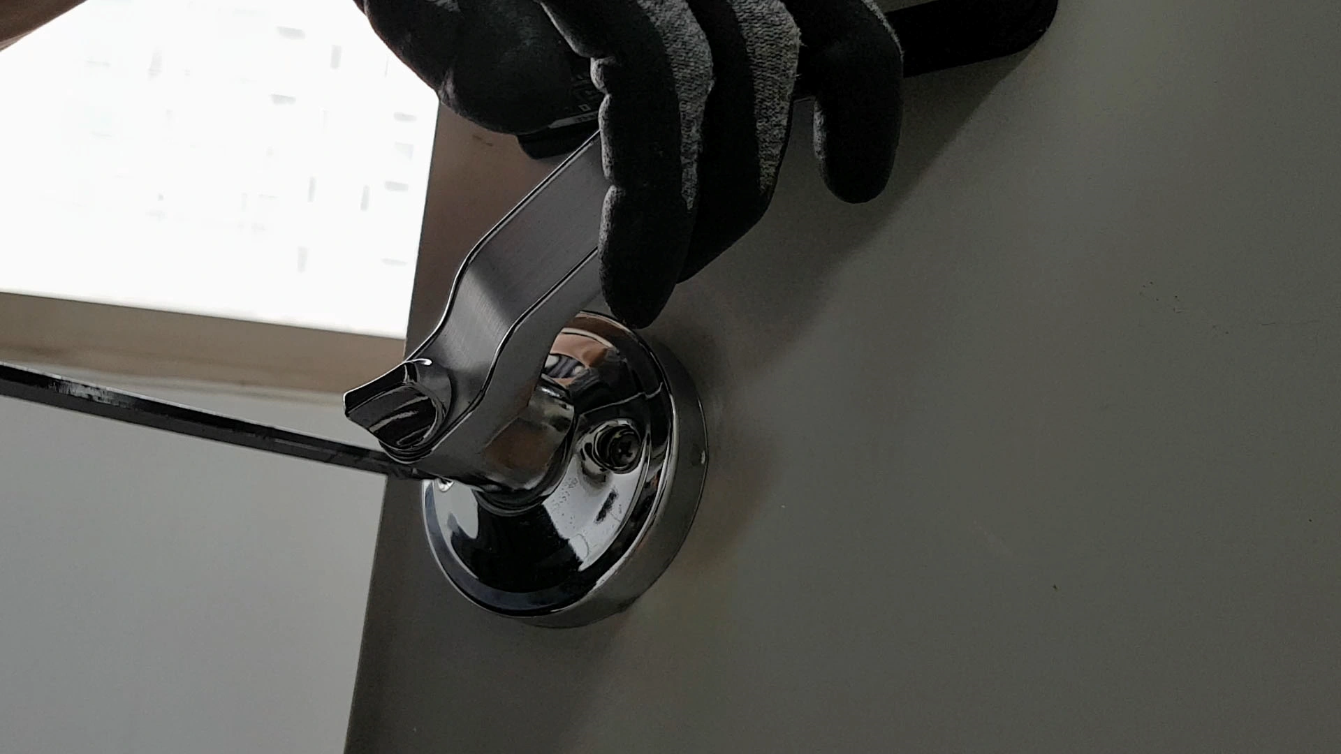 실내 손잡이 고정 모습