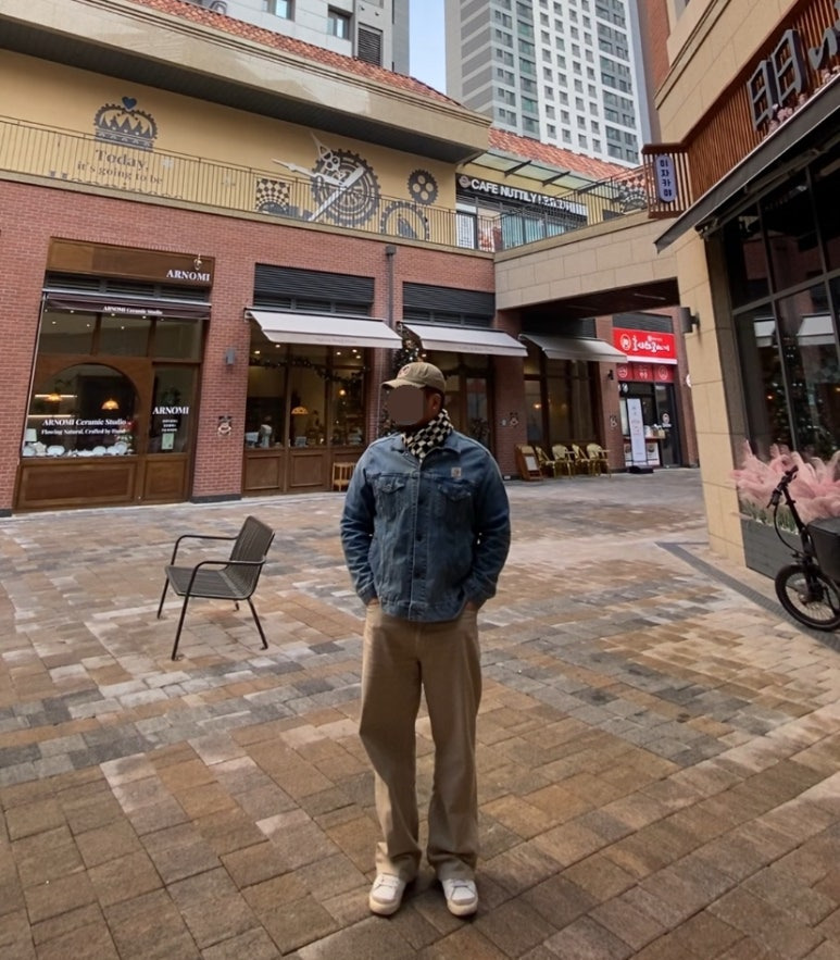 데일리룩('25. 12. 17.)폴로 더블알엘 가먼트다잉 트윌볼캡, 더매드니스 체커보드 머플러, 칼하트 빈티지 청자켓, 무신사스탠다드 가먼트다잉 데님팬츠, 나이키 블레이저로우 77