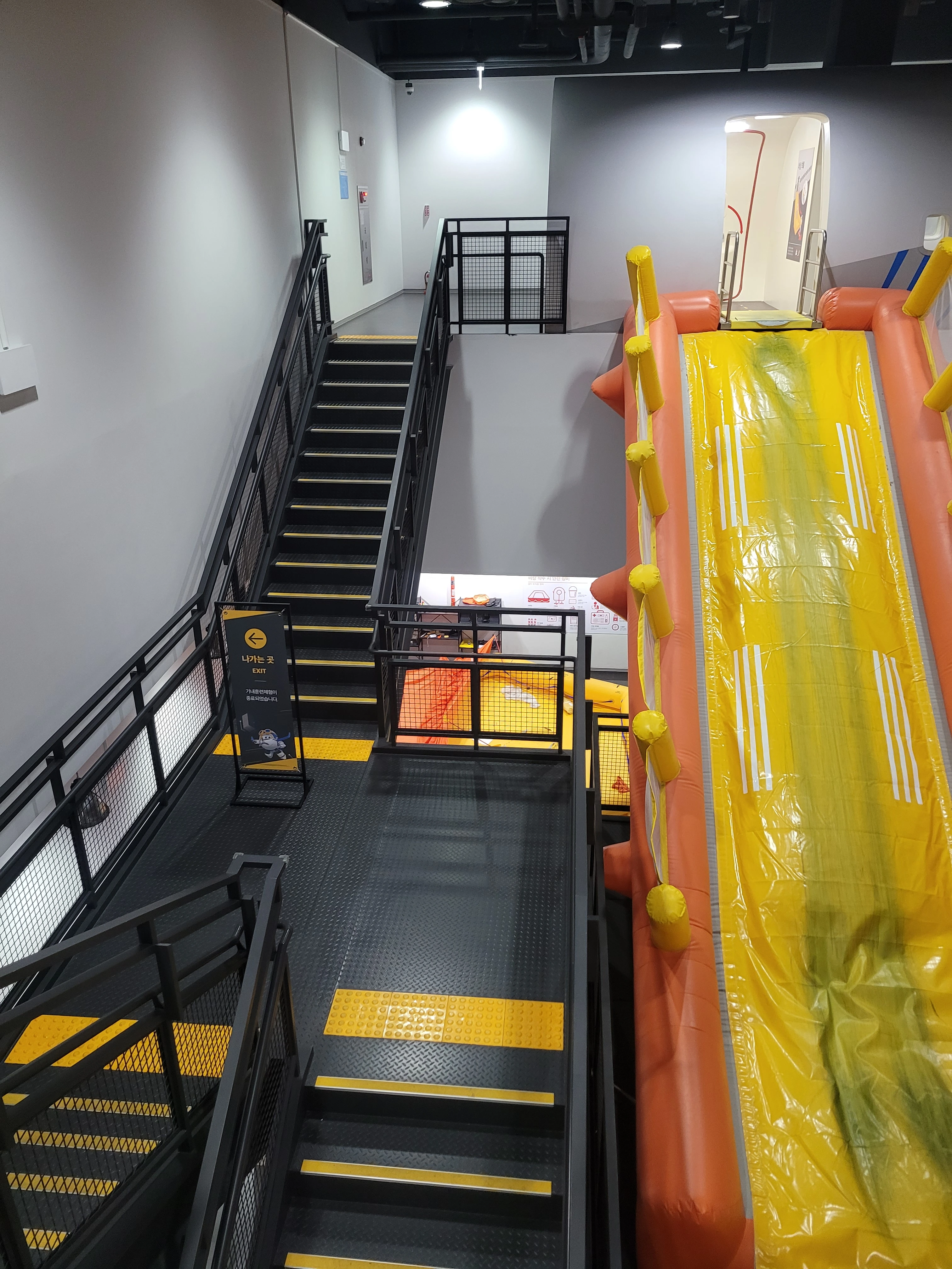 국립항공박물관 기내 훈련 체험 장소