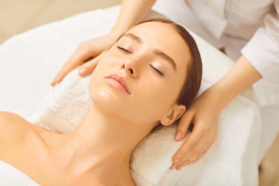 잡티와 색소 침착: 기미, 주근깨, 다크스팟의 치료 및 예방