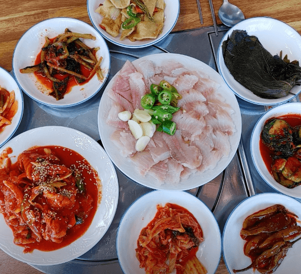 [6시 내고향] 인천 옹진 대청도 홍어 맛집 솔밭나루터펜션식당&amp;#44; 꽃게탕 맛집 해산물 택배 돼지가든