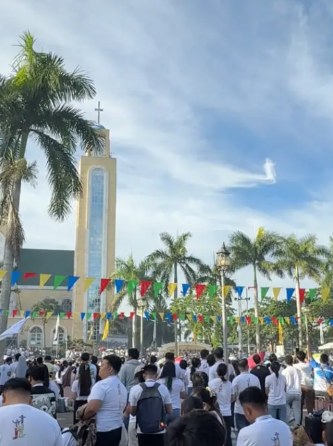 필리핀-나가-성당-하늘에-예수-형상-구름
