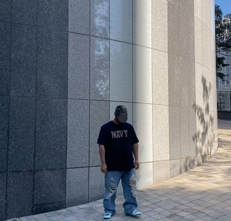 데일리룩(2025. 6. 4.)엑스트라오디너리 카모 버킷햇 벙거지, 엔티엠티(NTMT) 네이비 카모반팔 티셔츠, 무신사스탠다드 와이드 데미지진, 나이키 덩크하이 레트로 그린/화이트