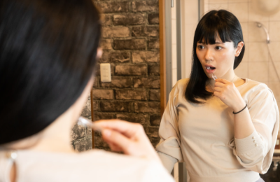 막 나고 있는 사랑니