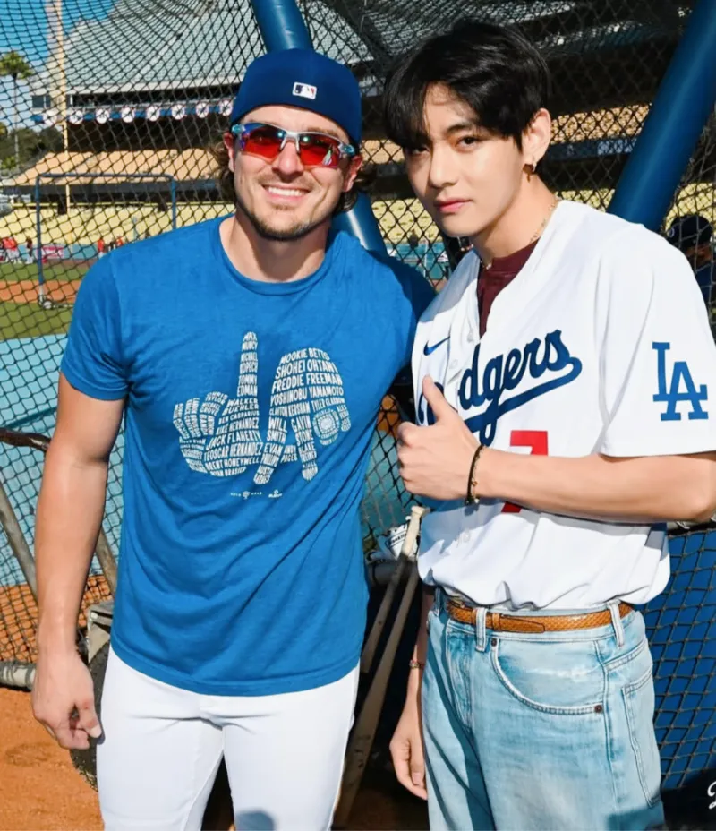 손흥민 시구&amp;#44; 뷔 시구&amp;#44; MLB 시구&amp;#44; 메이저리그 시구&amp;#44; 손흥민 MLB&amp;#44; 뷔 MLB&amp;#44; 다저스타디움 시구&amp;#44; 양키스타디움 시구&amp;#44; MLB 시구 비교&amp;#44; 시구 레전드&amp;#44; MLB 역대 시구&amp;#44; 조지 부시 시구&amp;#44; 버락 오바마 시구&amp;#44; 50센트 시구&amp;#44; 시모네 바일스 시구&amp;#44; 유현진 배지현 시구&amp;#44; K스타 시구&amp;#44; 한류 스타 시구&amp;#44; MLB 팬 서비스&amp;#44; 뷔 손흥민 브로맨스&amp;#44; 뷔 팬 서비스&amp;#44; 손흥민 글로벌 인기&amp;#44; K팝 메이저리그 진출&amp;#44; 메이저리그 한류&amp;#44; MLB 문화 마케팅&amp;#44; 스포츠 퍼포먼스&amp;#44; 한국 연예인 시구&amp;#44; 손흥민 뷔 직캠&amp;#44; 시구 레전드 영상
