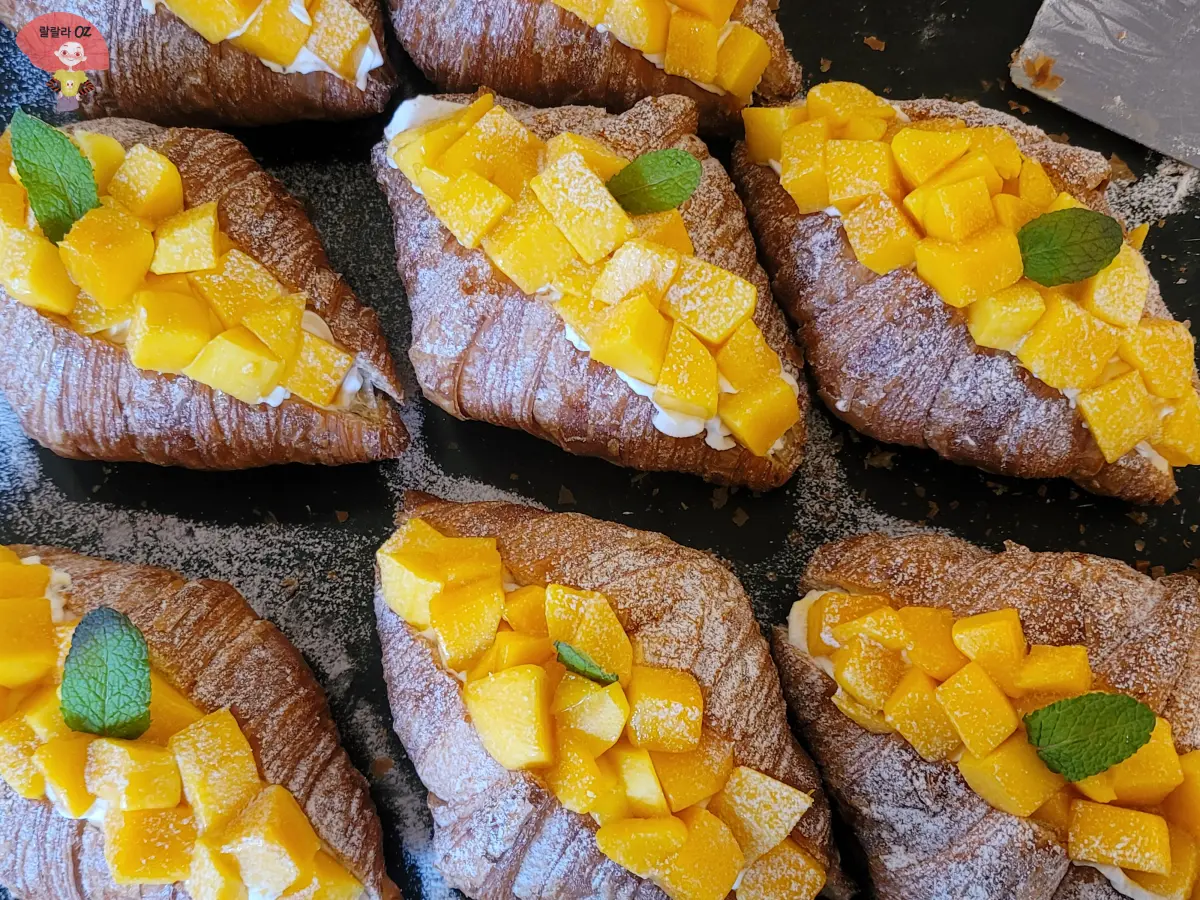 양평-한옥카페-하우스베이커리-크로와상에-망고가-가득-망고-크로와상-사진