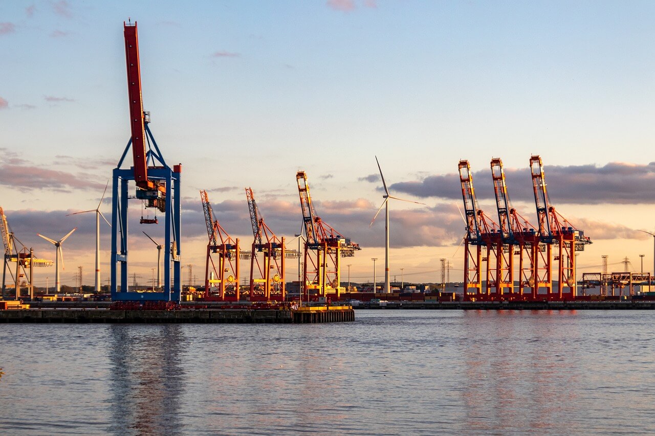 🚢 컨테이너크레인운전 기능사 취득으로 항만 물류 전문 인력으로 성장하는 방법
