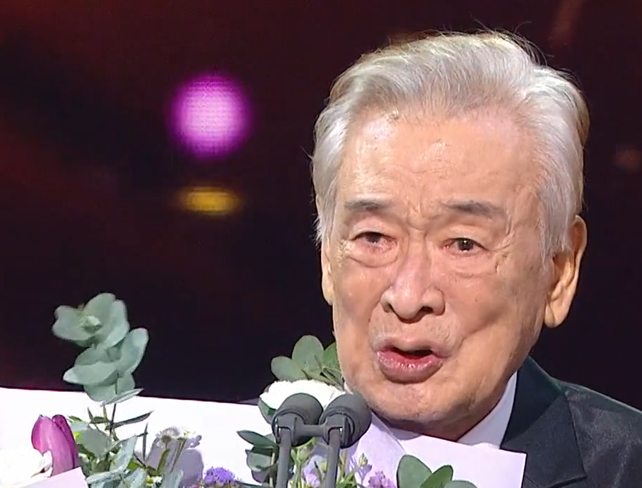 이순재, 90세 최고령 KBS 연기대상 수상!