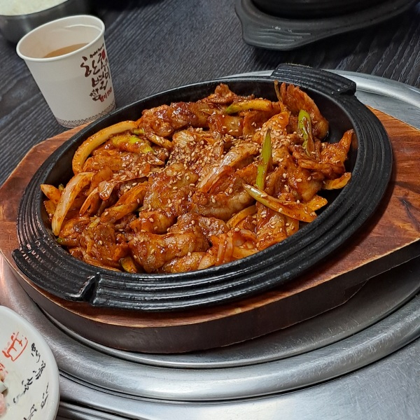 제육볶음 사진이에요.