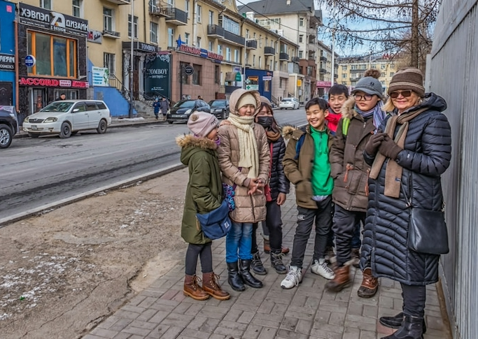 Susan Wilson(67세)이 캄보디아 바탐방 지역의 보건소에서 일할 때