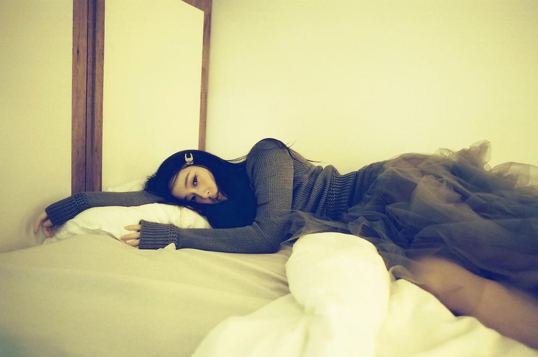 크리스탈 정수정 Behind The Blinds Magazine 화보