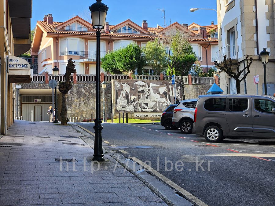 게르니카 타일 그림. "Guernica" Gernikara