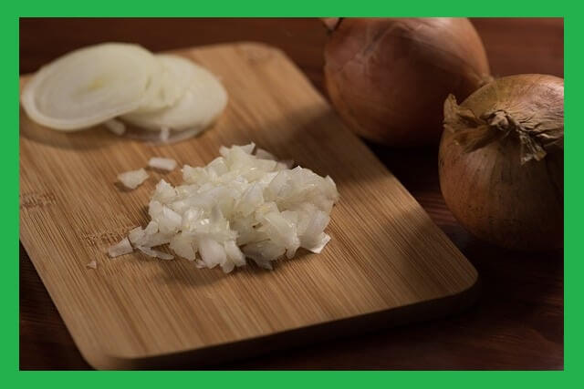 도마-위-다진-양파