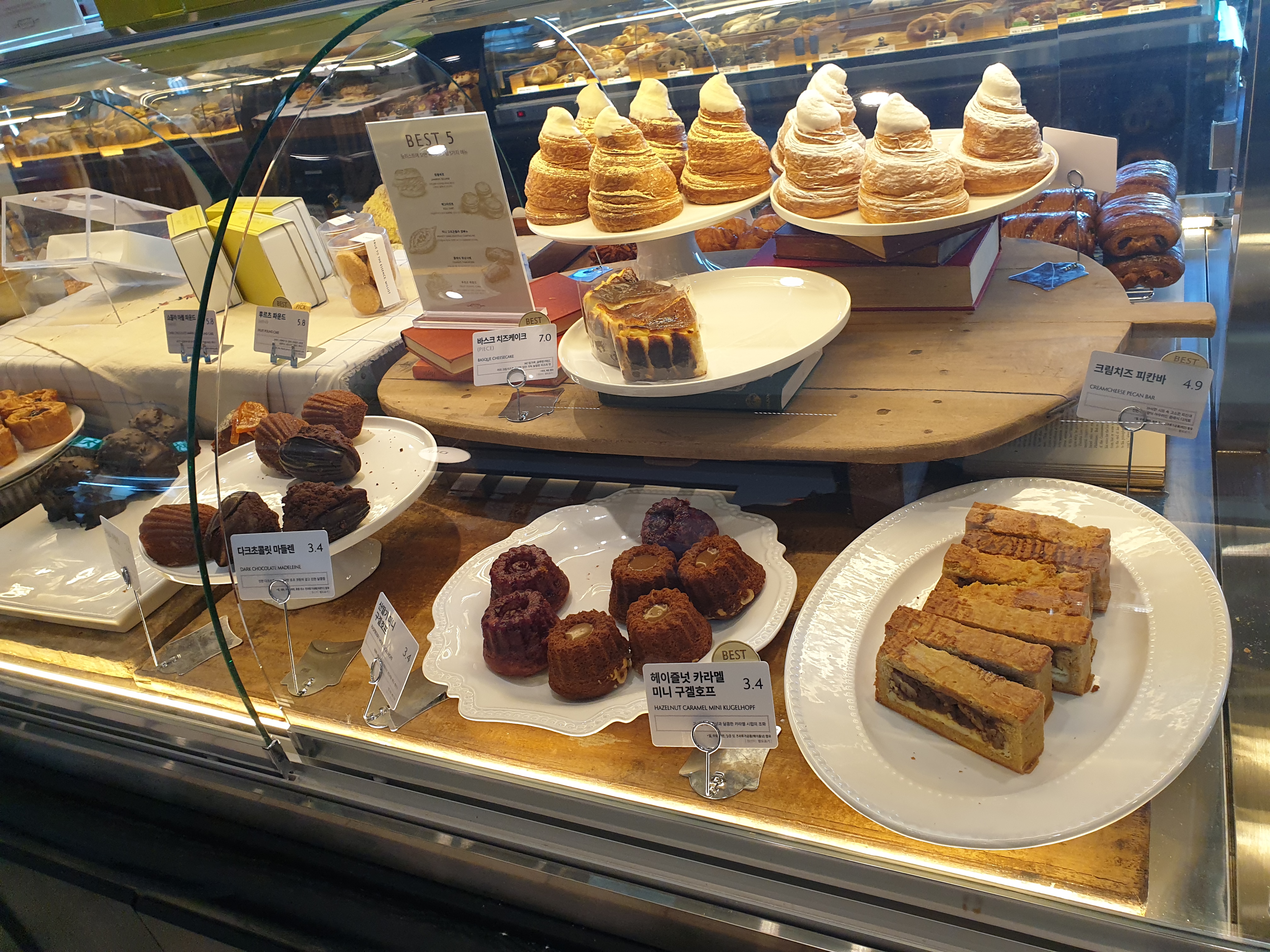 다양한 파운드케익과 휘낭시에